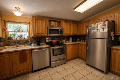 Welcome home to this beautifully maintained 3-bedroom, 2-bath - photo 5
