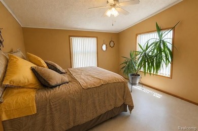 Welcome home to this beautifully maintained 3-bedroom, 2-bath - photo 6