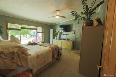 Welcome home to this beautifully maintained 3-bedroom, 2-bath - photo 9