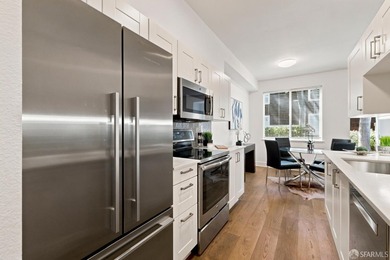 Welcome to this beautifully updated 2 bed/1 bath townhouse-style - photo 8