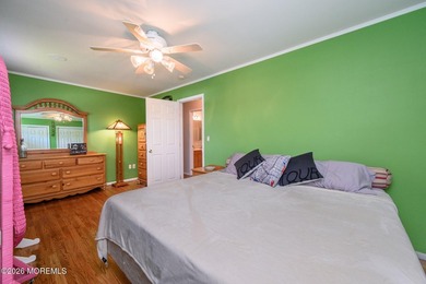 Home Sweet Home! Beautiful 3 Bed 2.5 Bath Expanded Bi-Level with - photo 15