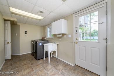 Home Sweet Home! Beautiful 3 Bed 2.5 Bath Expanded Bi-Level with - photo 31