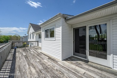 Home Sweet Home! Beautiful 3 Bed 2.5 Bath Expanded Bi-Level with - photo 32