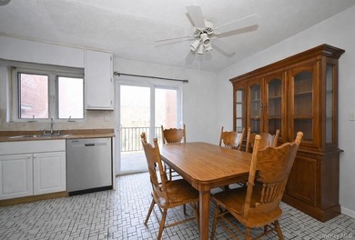 Brick attached multi-level home in the heart of Bayside offering - photo 4