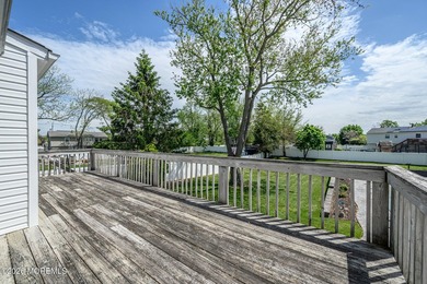 Home Sweet Home! Beautiful 3 Bed 2.5 Bath Expanded Bi-Level with - photo 34
