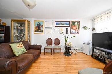 Brick attached multi-level home in the heart of Bayside offering - photo 6