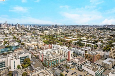 Experience timeless San Francisco living in this exceptional 2 - photo 5