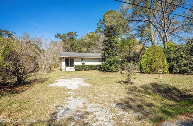 Opportunity knocks with this property sitting on a spacious - photo 2