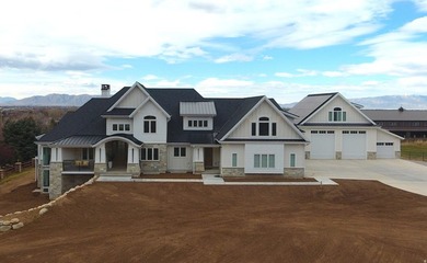 Nestled in a private, exclusive area of southeast Mapleton, this - photo 2