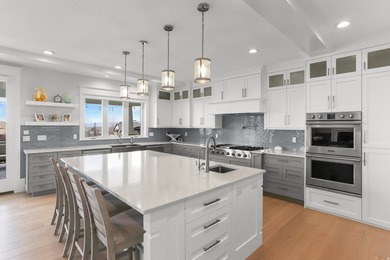 Nestled in a private, exclusive area of southeast Mapleton, this - photo 6