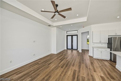 This extraordinary NEW CONSTRUCTION 3 bedroom (+ den), 2 bath - photo 11