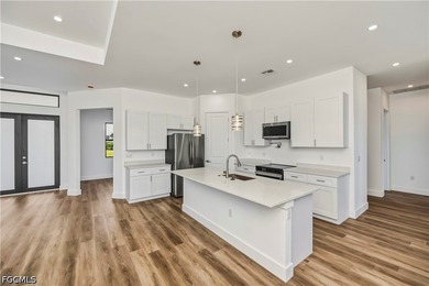 This extraordinary NEW CONSTRUCTION 3 bedroom (+ den), 2 bath - photo 13