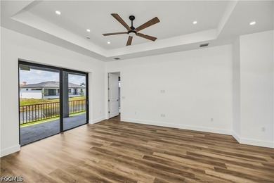 This extraordinary NEW CONSTRUCTION 3 bedroom (+ den), 2 bath - photo 17