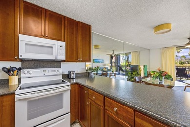Kamaole Sands is ideally situated in South Maui, just across the - photo 22