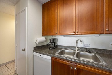 Kamaole Sands is ideally situated in South Maui, just across the - photo 23
