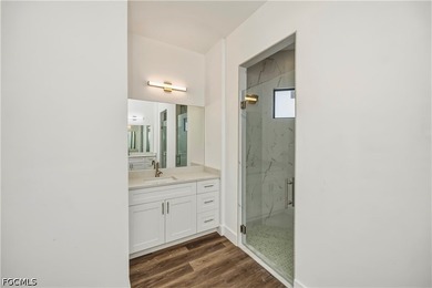 This extraordinary NEW CONSTRUCTION 3 bedroom (+ den), 2 bath - photo 24