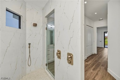 This extraordinary NEW CONSTRUCTION 3 bedroom (+ den), 2 bath - photo 26