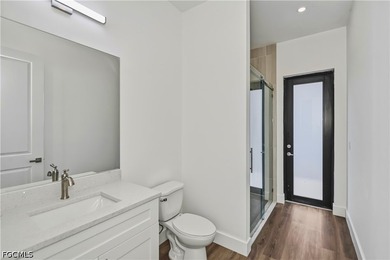 This extraordinary NEW CONSTRUCTION 3 bedroom (+ den), 2 bath - photo 31