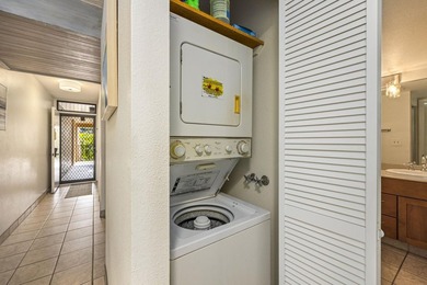Kamaole Sands is ideally situated in South Maui, just across the - photo 32