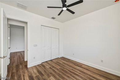 This extraordinary NEW CONSTRUCTION 3 bedroom (+ den), 2 bath - photo 34