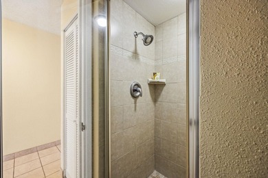 Kamaole Sands is ideally situated in South Maui, just across the - photo 34