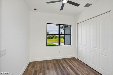 This extraordinary NEW CONSTRUCTION 3 bedroom (+ den), 2 bath - photo 36
