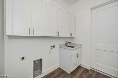 This extraordinary NEW CONSTRUCTION 3 bedroom (+ den), 2 bath - photo 37
