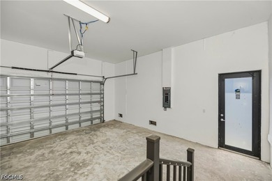 This extraordinary NEW CONSTRUCTION 3 bedroom (+ den), 2 bath - photo 38