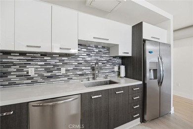 Discover the ultimate urban sanctuary in the heart of Downtown - photo 3