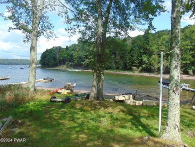 Lake Wallenpaupack Home For Sale in Greentown Pennsylvania