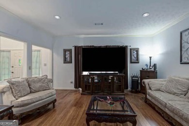 Owners are purchasing additional property & moving in the near - photo 17