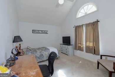 Owners are purchasing additional property & moving in the near - photo 33