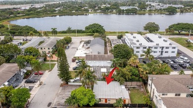 NEW ROOF (2024) + 3 NEW A/C UNITS (2026)! Solid CBS duplex just - photo 33