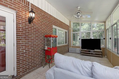 Owners are purchasing additional property & moving in the near - photo 50
