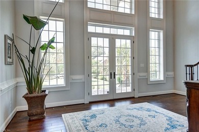Custom built Manor by Jack Schoch in sought after Great Neck - photo 4