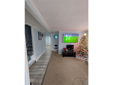 Welcome to this charming home in the heart of Suffolk County! - photo 4