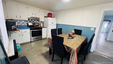 Welcome to this charming home in the heart of Suffolk County! - photo 6