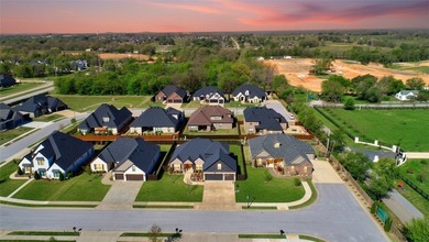 This immaculate 4 bedroom, 3 bath home has room for everything - photo 3