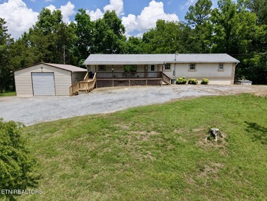 Price Reduction on this Cozy home Near the Lake WITH large - photo 2