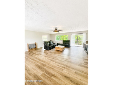 Price Reduction on this Cozy home Near the Lake WITH large - photo 6