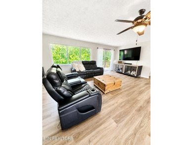 Price Reduction on this Cozy home Near the Lake WITH large - photo 8