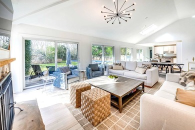 Experience sophisticated coastal living in this exceptional - photo 4