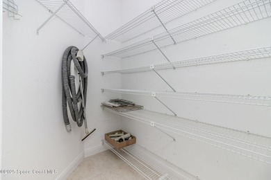 Stunning Executive Pool Home with RV/boat Garage blends elegance - photo 12