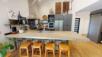 This expansive 2,188 sq. ft. home in Gold Beach, Oregon, offers - photo 15