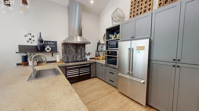 This expansive 2,188 sq. ft. home in Gold Beach, Oregon, offers - photo 17
