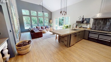 This expansive 2,188 sq. ft. home in Gold Beach, Oregon, offers - photo 18