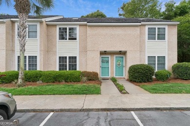 Welcome to easy coastal living in this beautifully maintained - photo 1