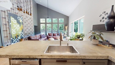 This expansive 2,188 sq. ft. home in Gold Beach, Oregon, offers - photo 21