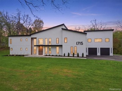 An extraordinary opportunity to own a newly constructed - photo 2