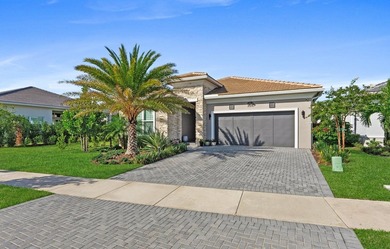 Custom Luxury Waterfront Residence. Exceptional custom-built - photo 2